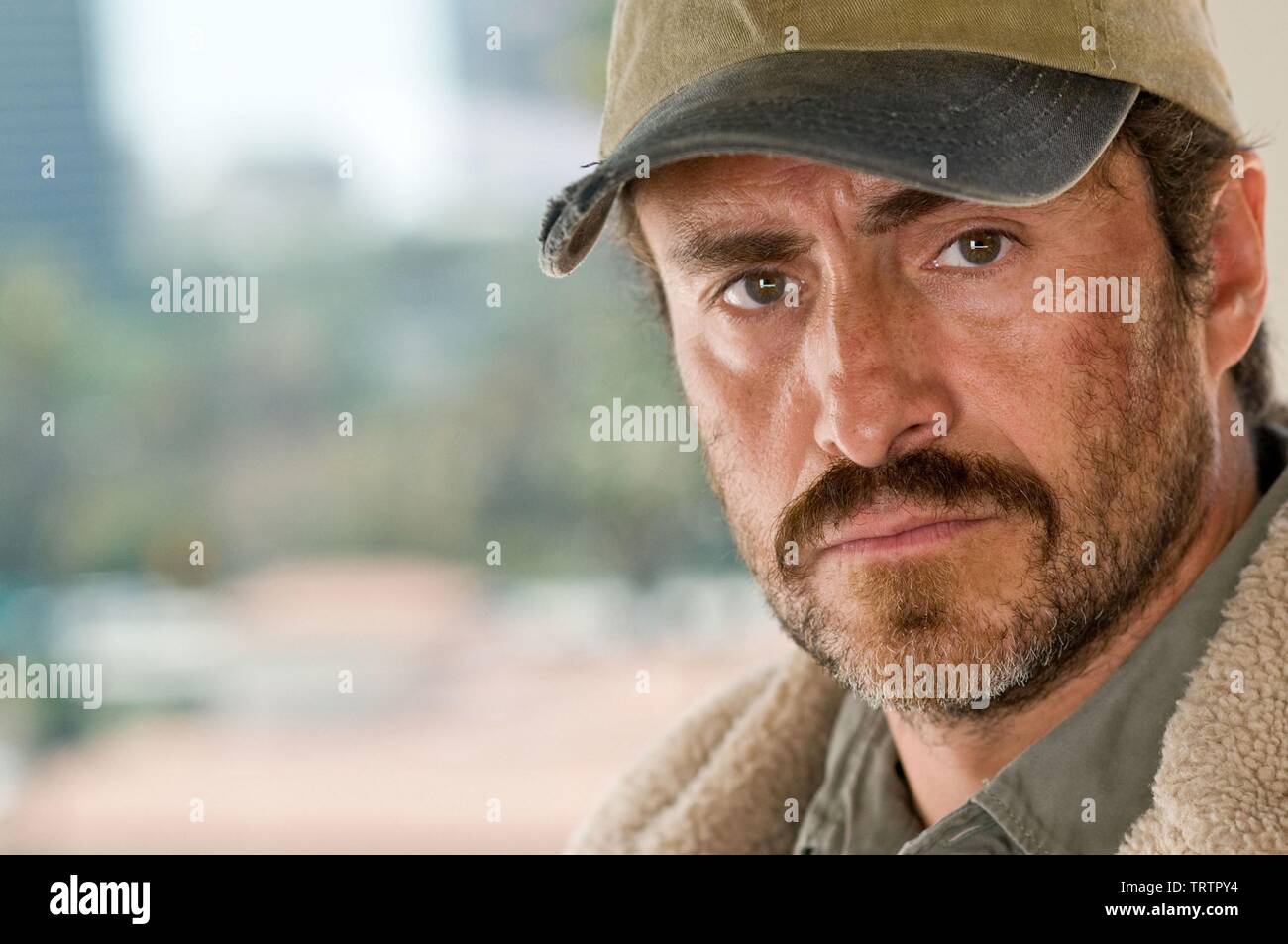 DEMIAN BICHIR in una vita migliore (2011) - Titolo originale: UNE VIE MEILLEURE-. Copyright: solo uso editoriale. No merchandising o copertine di libri. Questa è una distribuita pubblicamente handout. I diritti di accesso soltanto, senza licenza di copyright fornite. Solo per essere riprodotto in concomitanza con la promozione di questo film. Credito: Francia 2 CINEMA / Album Foto Stock