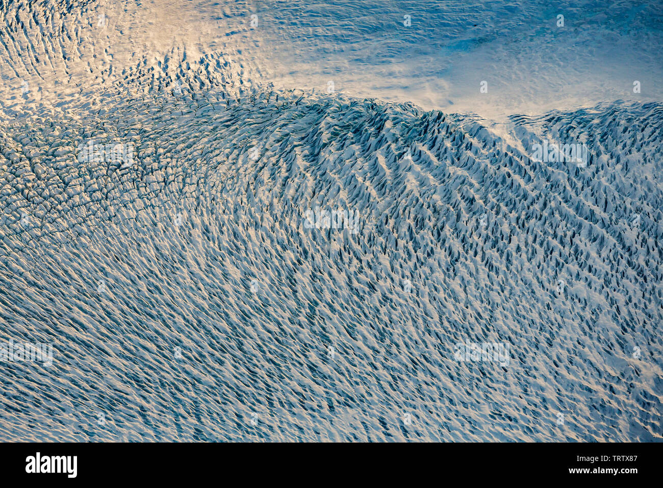 Modelli di origine glaciale, Breidamerkurjokull, Vatnajokull calotta di ghiaccio, Islanda Foto Stock