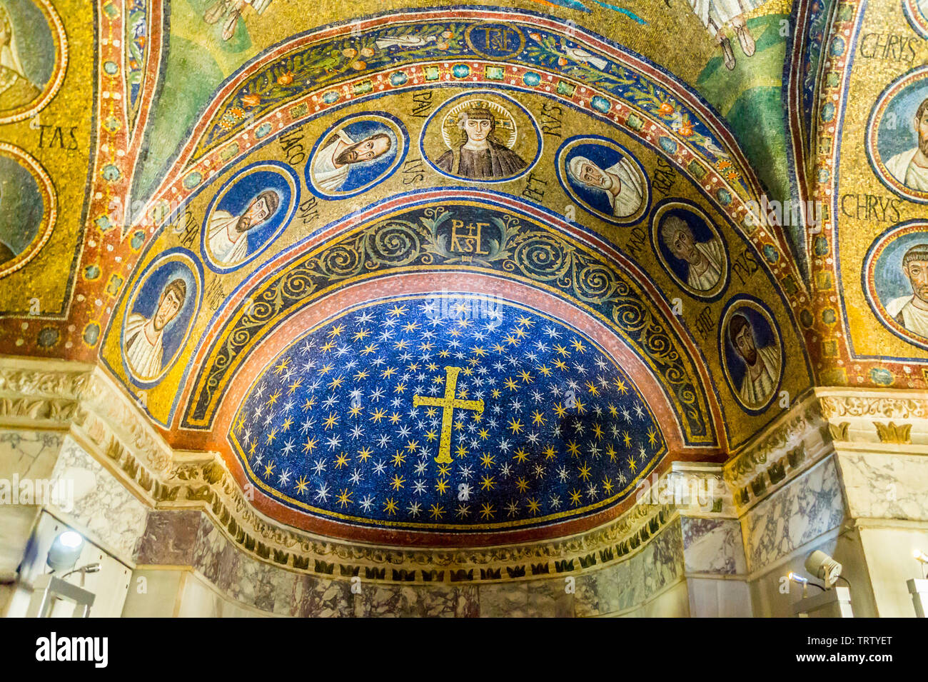 I mosaici della Cappella Arcivescovile di Sant'Andrea, c 500annuncio,  Ravenna, Emilia Romagna, Italia Foto stock - Alamy