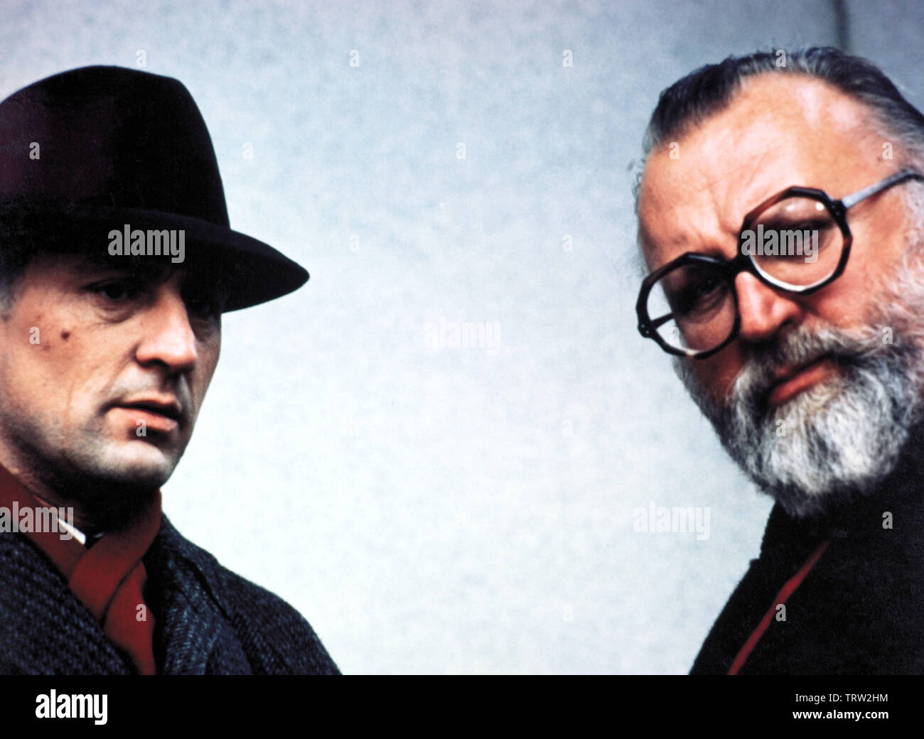 ROBERT DE NIRO e Sergio Leone in UNA VOLTA IN AMERICA (1984). Copyright: solo uso editoriale. No merchandising o copertine di libri. Questa è una distribuita pubblicamente handout. I diritti di accesso soltanto, senza licenza di copyright fornite. Solo per essere riprodotto in concomitanza con la promozione di questo film. Credito: LADD COMPANY/WARNER BROS / Album Foto Stock