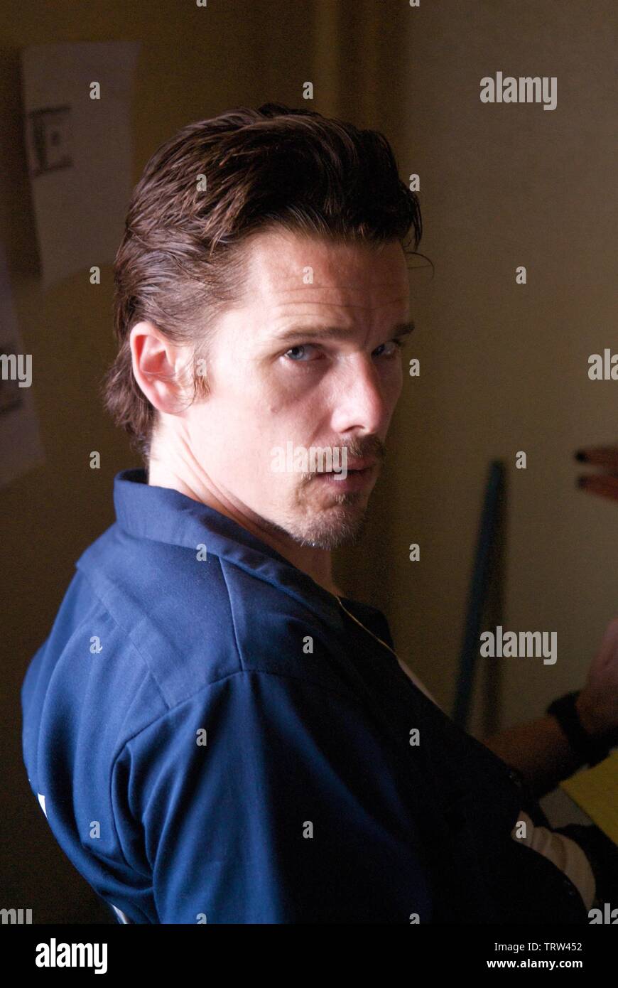 ETHAN HAWKE in BROOKLYN I MIGLIORI (2009). Copyright: solo uso editoriale. No merchandising o copertine di libri. Questa è una distribuita pubblicamente handout. I diritti di accesso soltanto, senza licenza di copyright fornite. Solo per essere riprodotto in concomitanza con la promozione di questo film. Credito: millennium film/thunder road productions / Album Foto Stock