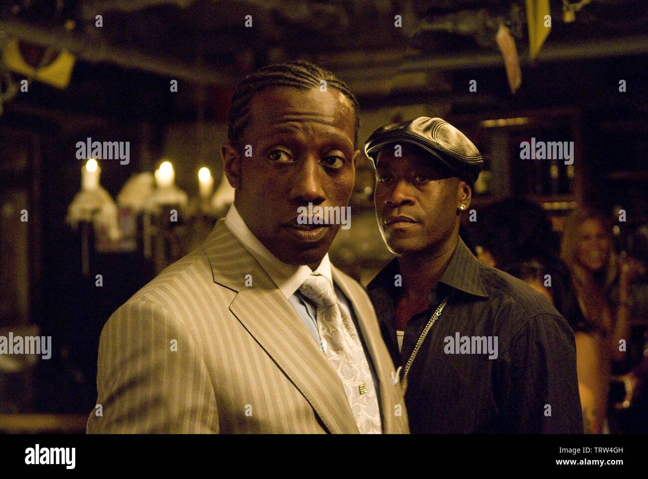 WESLEY SNIPES e Don Cheadle in BROOKLYN I MIGLIORI (2009). Copyright: solo uso editoriale. No merchandising o copertine di libri. Questa è una distribuita pubblicamente handout. I diritti di accesso soltanto, senza licenza di copyright fornite. Solo per essere riprodotto in concomitanza con la promozione di questo film. Credito: millennium film/thunder road productions / Album Foto Stock