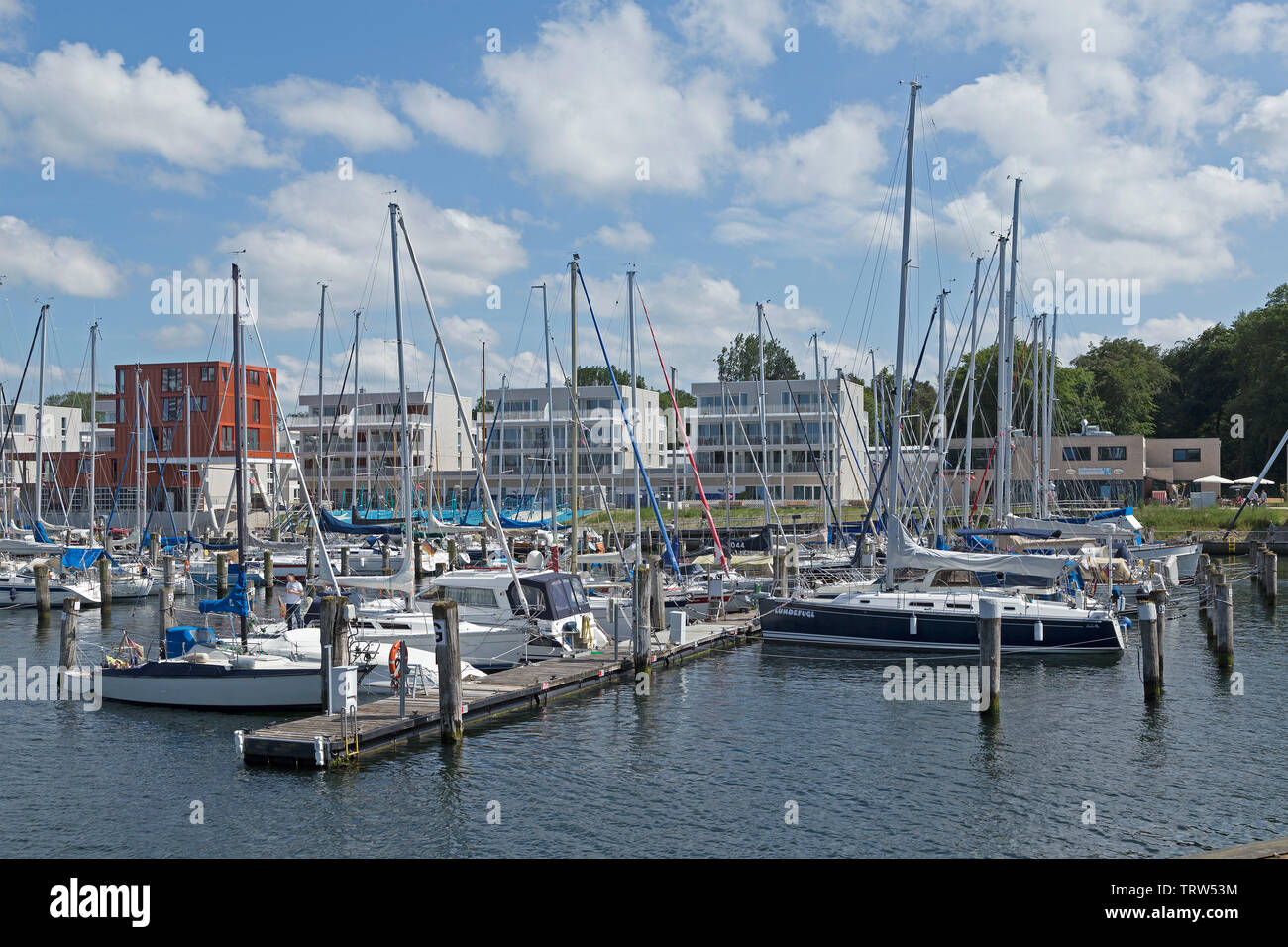 Marina con Waterfront Quarti, Priwall, Travemuende, Schleswig-Holstein, Germania Foto Stock