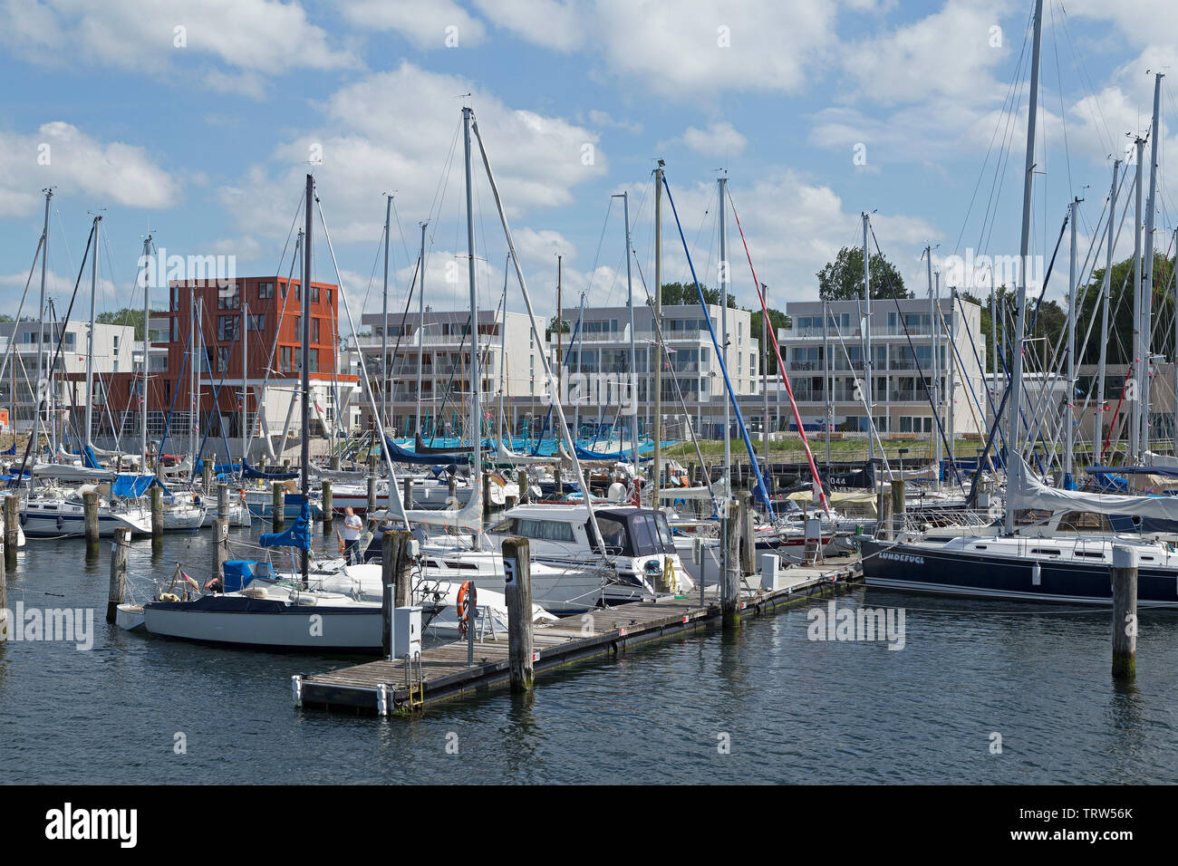 Marina con Waterfront Quarti, Priwall, Travemuende, Schleswig-Holstein, Germania Foto Stock