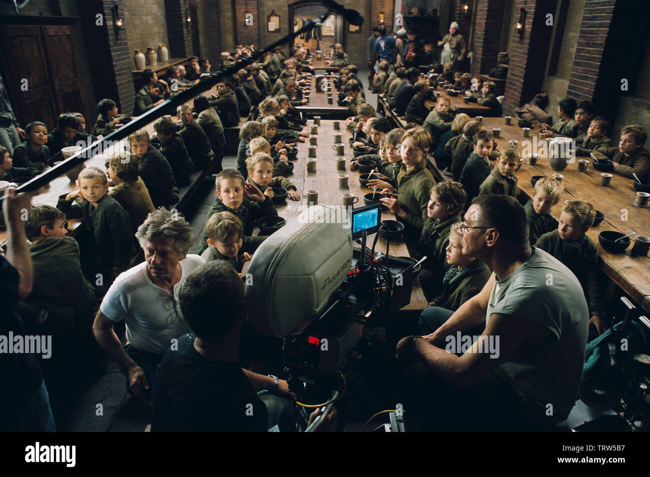 ROMAN POLANSKI in Oliver Twist (2005). Copyright: solo uso editoriale. No merchandising o copertine di libri. Questa è una distribuita pubblicamente handout. I diritti di accesso soltanto, senza licenza di copyright fornite. Solo per essere riprodotto in concomitanza con la promozione di questo film. Credito: OLIVER TWIST PRODUCTIONS LLP / FERRANDIS, GUY / Album Foto Stock