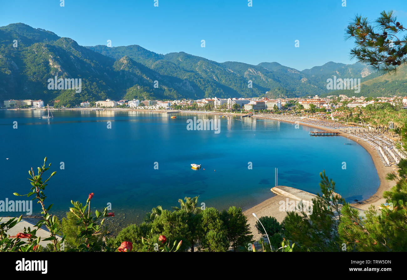 Vista la mattina del mare in Icmeler con hotel di spiagge di sabbia, Turchia Foto Stock