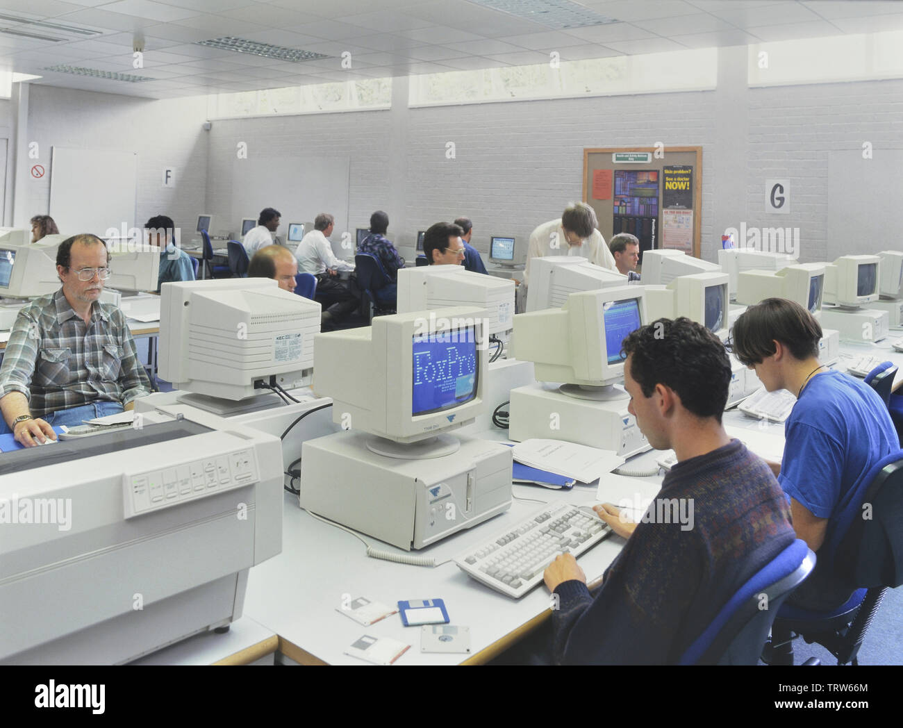 Sala computer vintage anni '1990, Inghilterra, Regno Unito Foto Stock