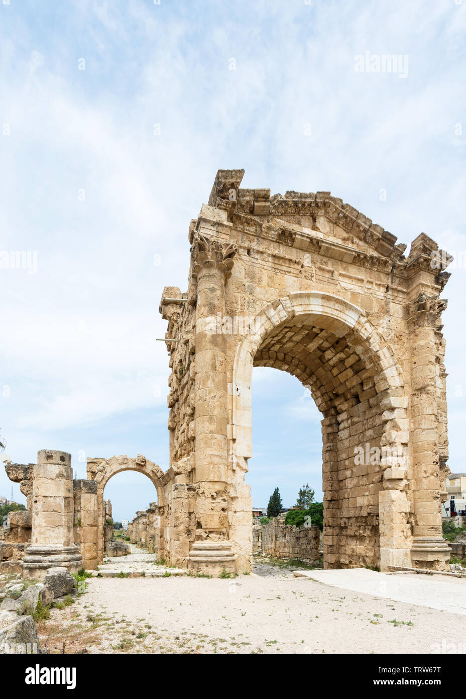 Arco di Trionfo di Adriano, al Bass sito archeologico, pneumatico, Libano Foto Stock