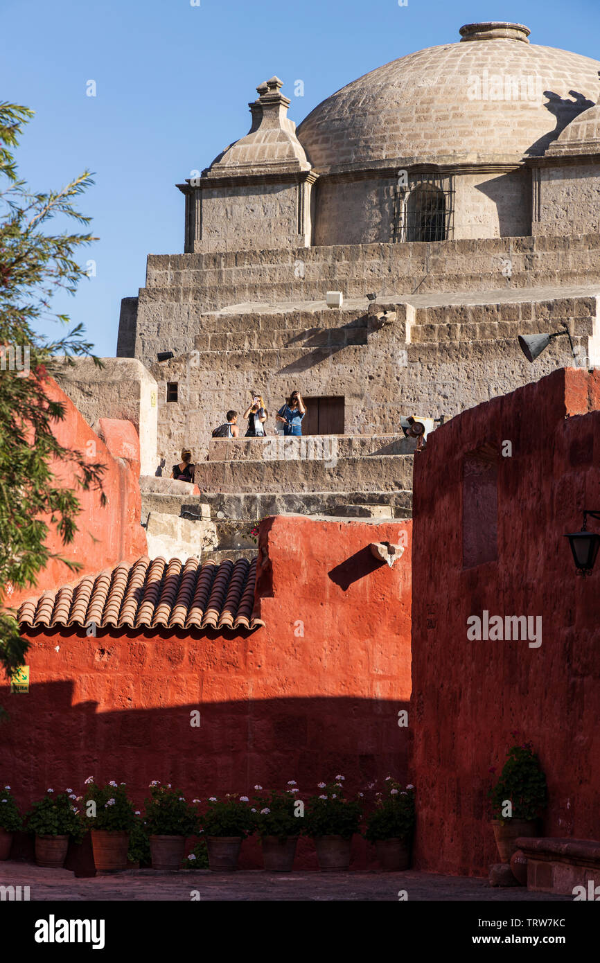 Granada street, Monasterio de Santa Catalina, monastero, edificio religioso in Arequipa, Perù, Sud America Foto Stock