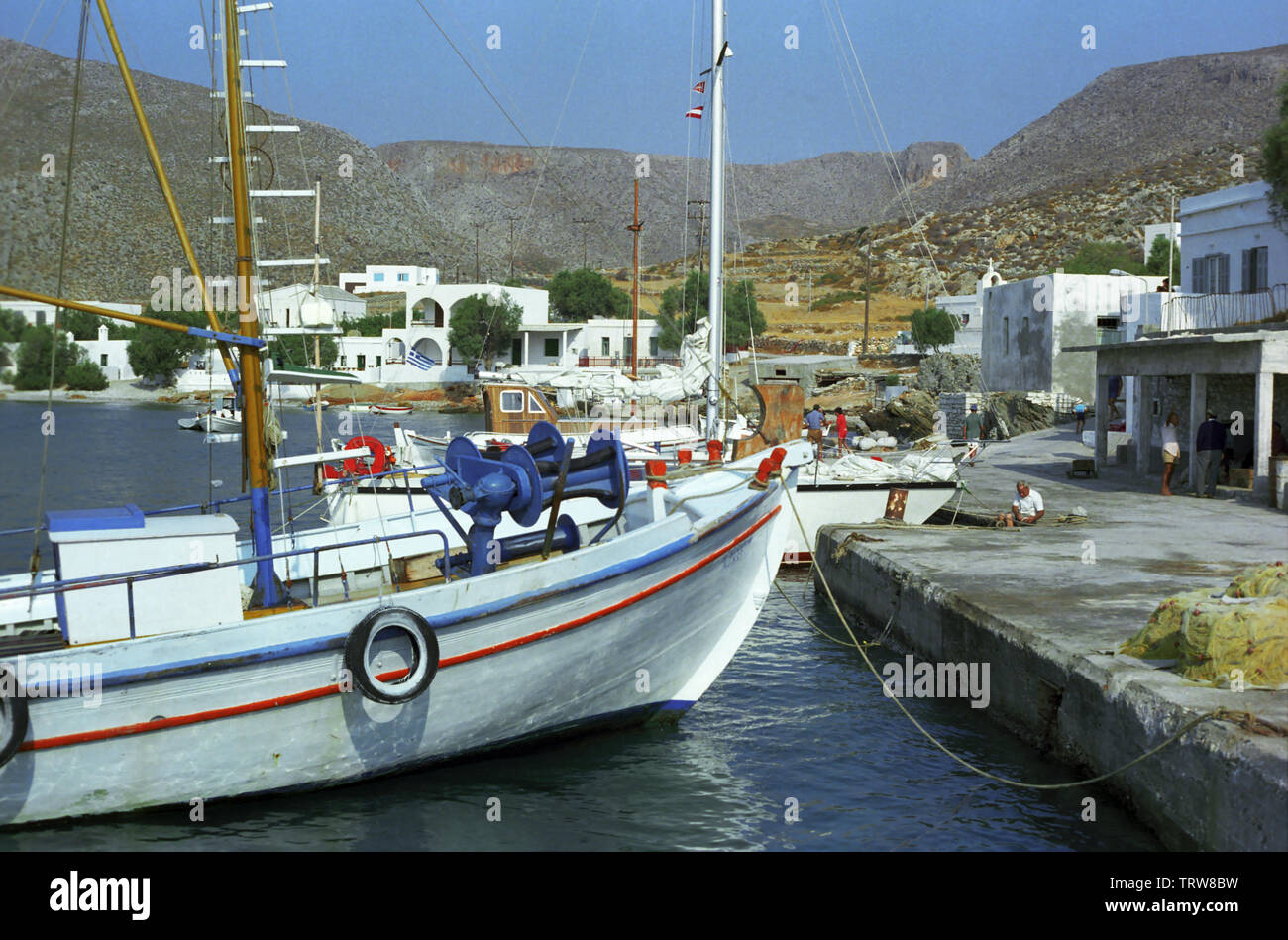 Il porto di Karavostassi, Folegandros, Egeo Meridionale, Grecia, circa 1982 Foto Stock