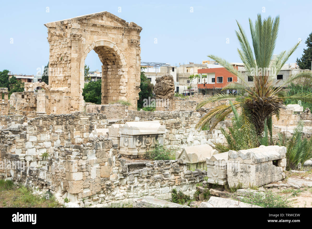 Il cimitero e l'Arco Trionfale di Adriano, al Bass sito archeologico, pneumatico, Libano Foto Stock