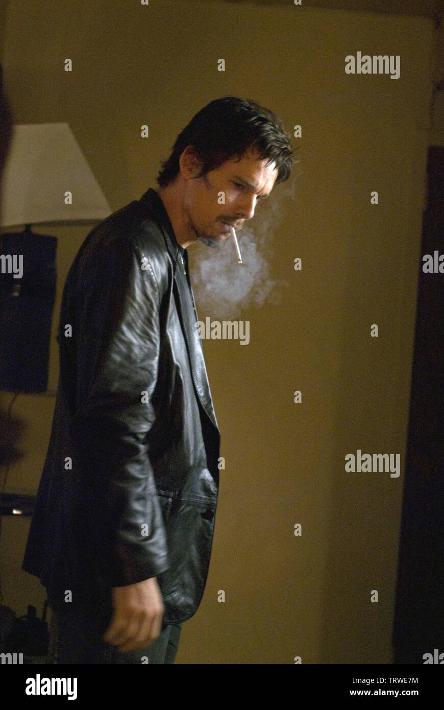 ETHAN HAWKE in BROOKLYN I MIGLIORI (2009). Copyright: solo uso editoriale. No merchandising o copertine di libri. Questa è una distribuita pubblicamente handout. I diritti di accesso soltanto, senza licenza di copyright fornite. Solo per essere riprodotto in concomitanza con la promozione di questo film. Credito: millennium film/thunder road productions / Album Foto Stock