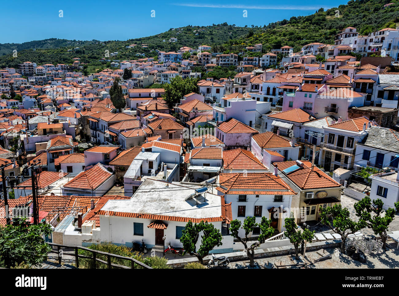 Tetti nella città di Skopelos, Sporadi settentrionali della Grecia. Foto Stock