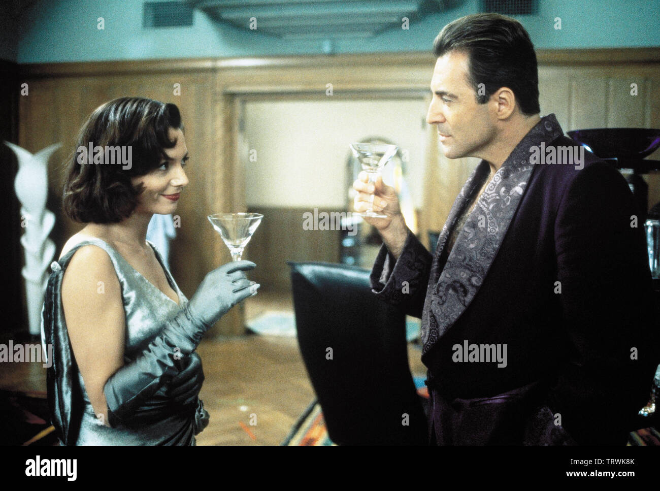 ARMAND ASSANTE e JOANNE WHALLEY-KILMER in prova dalla giuria (1994). Copyright: solo uso editoriale. No merchandising o copertine di libri. Questa è una distribuita pubblicamente handout. I diritti di accesso soltanto, senza licenza di copyright fornite. Solo per essere riprodotto in concomitanza con la promozione di questo film. Credito: WARNER BROTHERS / Harvey, GAIL / Album Foto Stock