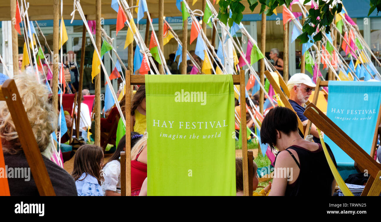 Hay Festival sdraio presso la Hay Festival letterario, Hay on Wye, Powys Foto Stock