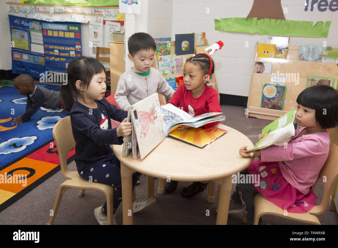 Lower East Side multi etnico- età prescolare early learning center di Manhattan, New York City. Foto Stock