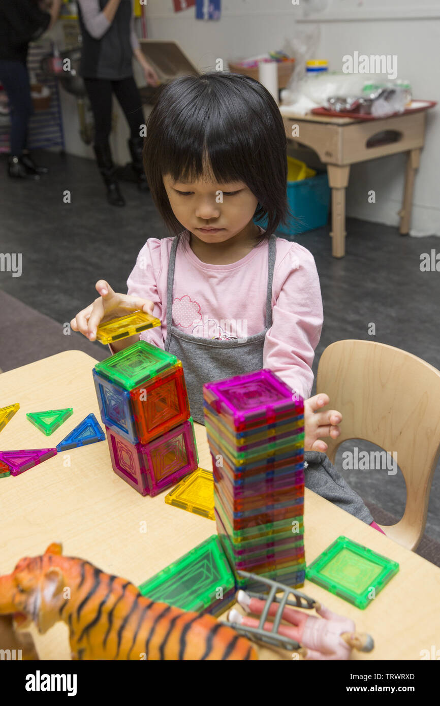Lower East Side multi etnico- età prescolare early learning center di Manhattan, New York City. Foto Stock