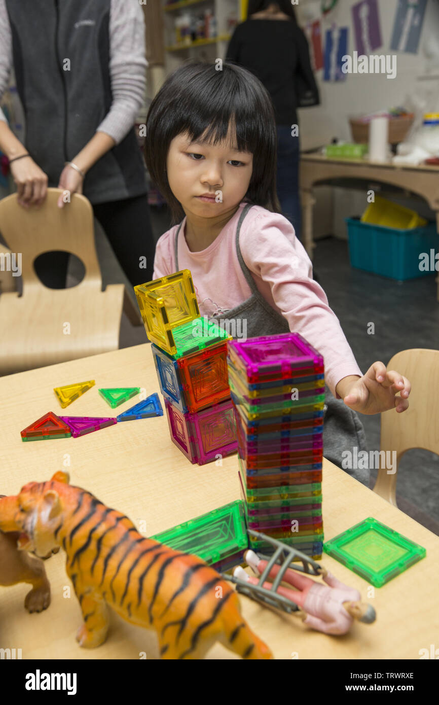 Lower East Side multi etnico- età prescolare early learning center di Manhattan, New York City. Foto Stock