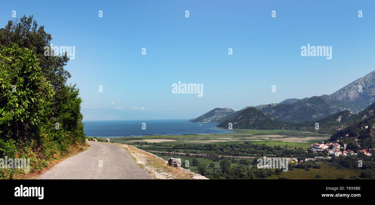 La guida verso il Lago di Scutari in Montenegro. Foto Stock