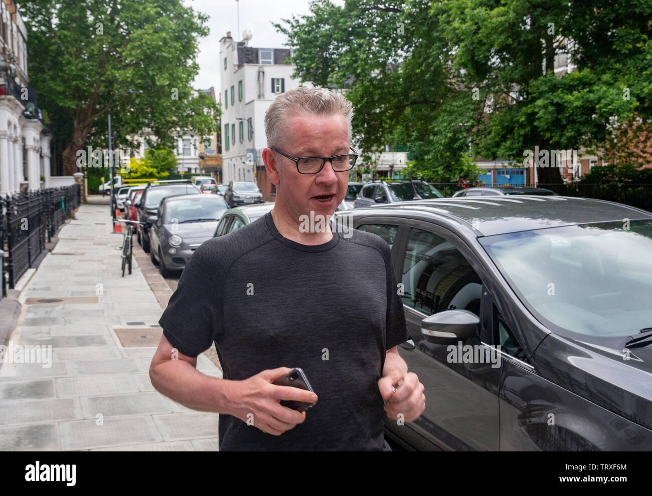 Michael Gove, Tory leadership candidato, jogging nei pressi della sua casa di Londra ovest Foto Stock