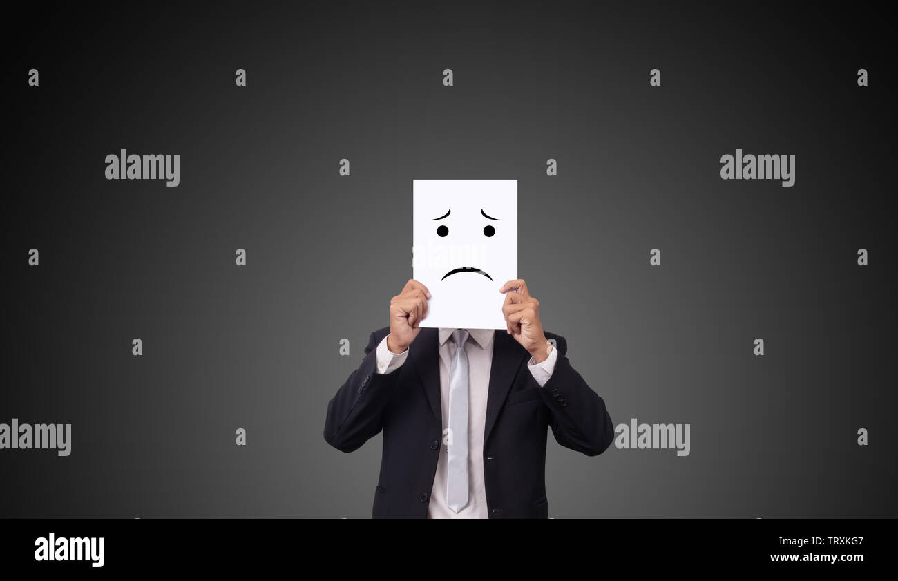 Imprenditore indossare tuta con disegno di espressioni facciali di emozioni sentimenti su carta bianca Foto Stock