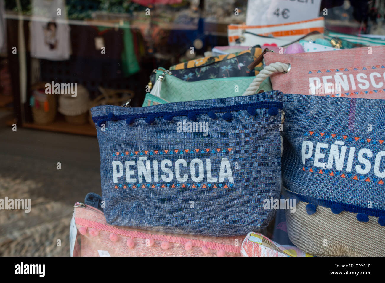 Stampate le borse della spesa con il nome a Peniscola Foto Stock