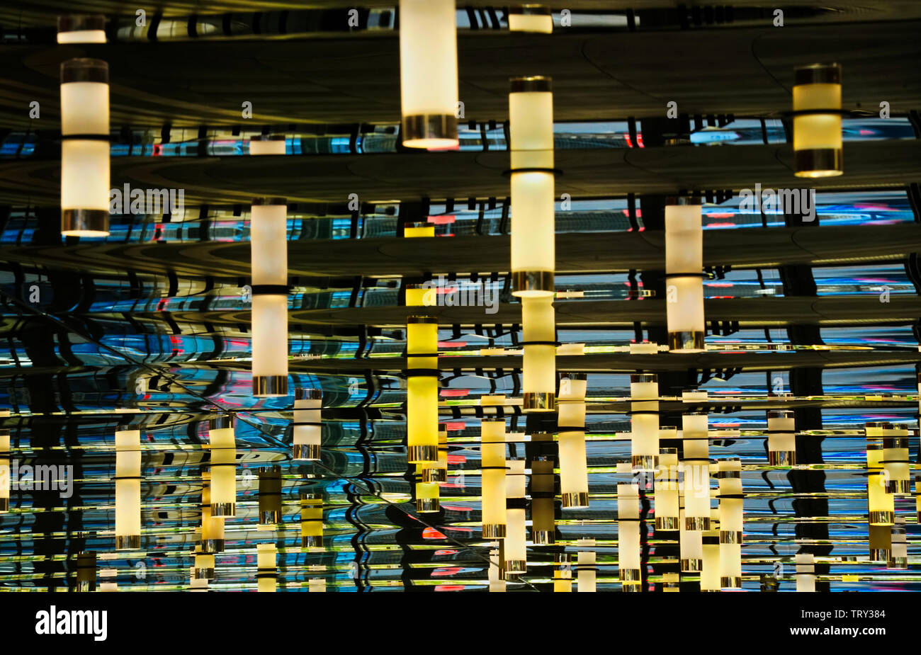 Montreal, Canada,Giugno 8, 2019.interpretazioni astratte di colori e riflessi.Montréal, Québec, Canada.Credit:Mario Beauregard/Alamy Live News Foto Stock