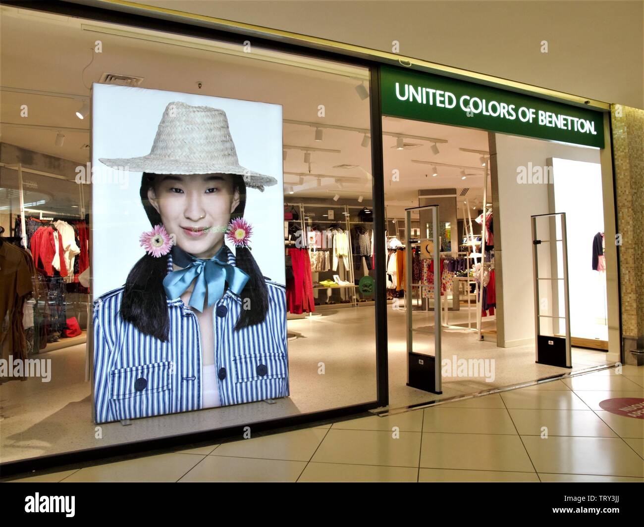United Colors of Benetton fashion store in Leonardo shopping center a Roma  Foto stock - Alamy