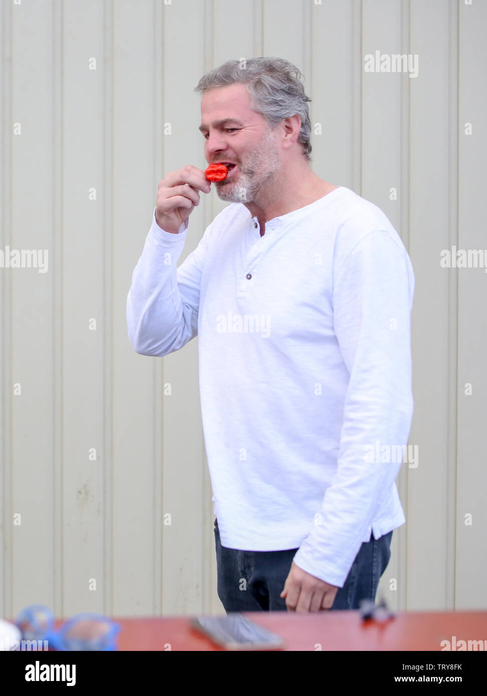 Glenn McCrory il Guinness World Record Chili di mangiare sfida è di gran lunga più insopportabile che la sua prossima sfida il prossimo anno dove vedrete il Champ salire il monte Everest, nel 2018 Glenn McCrory risalito Kilimanjaro Glenn è la scalata del monte Everest per i bambini la lista dei desideri ha detto che vuole sfidare se stesso con: Glen McCrory dove: Ponteland, Regno Unito quando: 12 maggio 2019 Credit: WENN.com Foto Stock