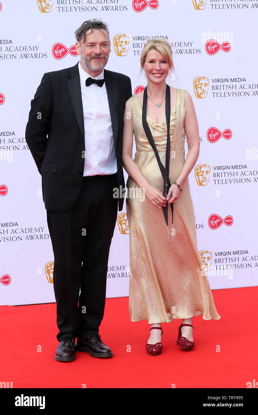 La Vergine TV British Academy Awards televisione 2019 tenutasi presso la Royal Festival Hall - Arrivi con: Julia Davis, Julian Barratt dove: Londra, Regno Unito quando: 12 maggio 2019 Credit: Mario Mitsis/WENN.com Foto Stock