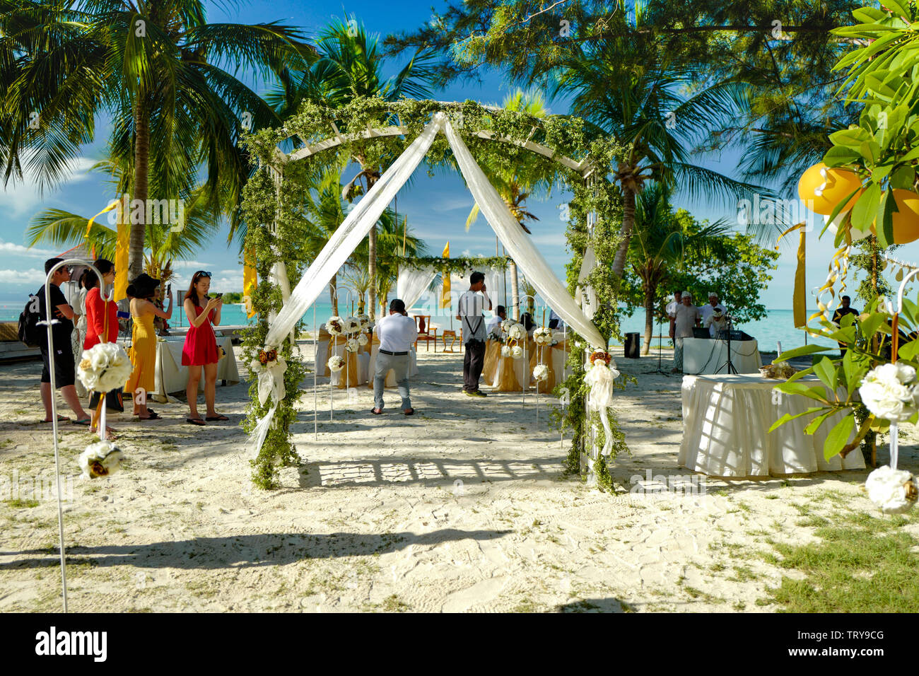 Le persone si stanno preparando per le nozze di Mataking Island. Foto Stock