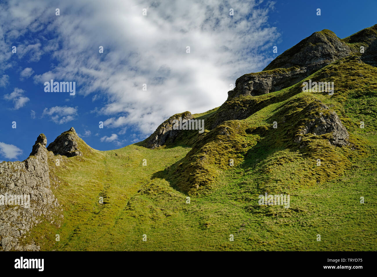 UK,Derbyshire,Peak District,Castleton,pinnacoli di calcare in Winnats Pass Foto Stock