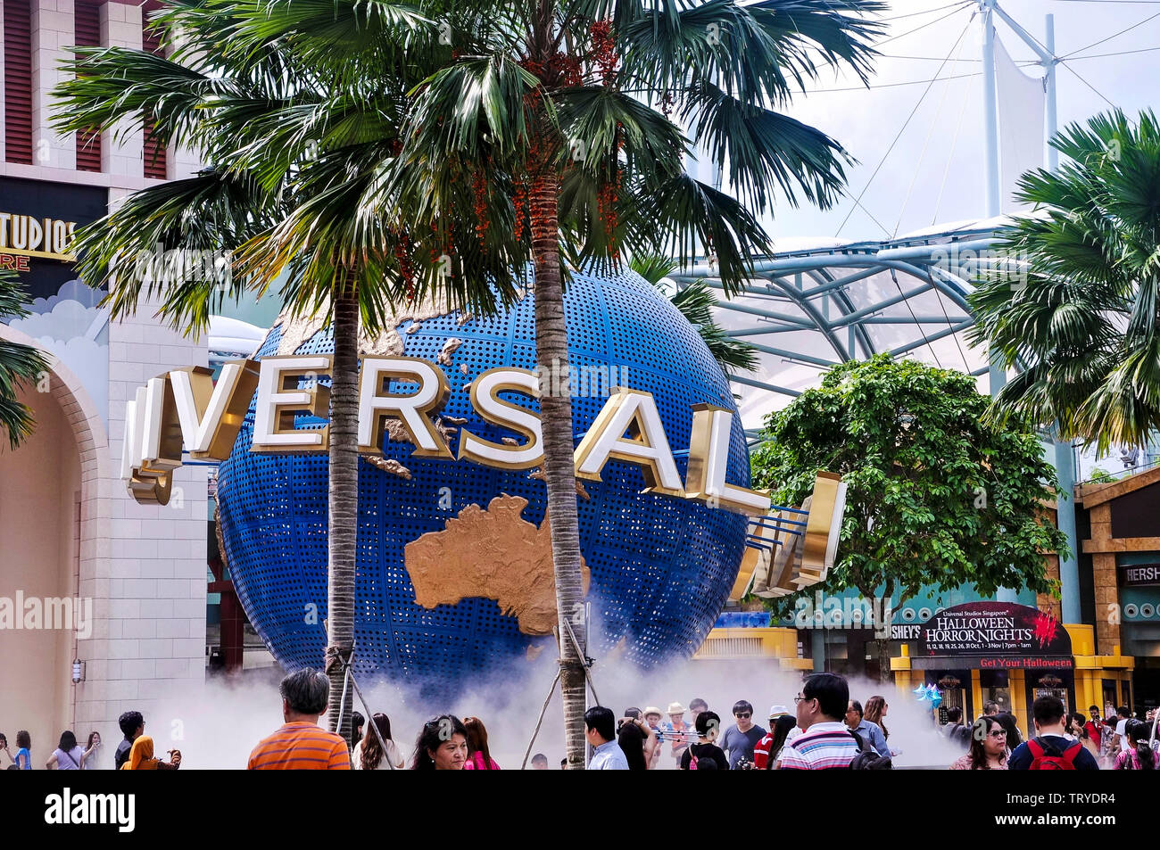 Il Globo universale. Universal Studios di Singapore è un parco a tema situato all'interno di Resorts World Sentosa sull'Isola di Sentosa. Foto Stock
