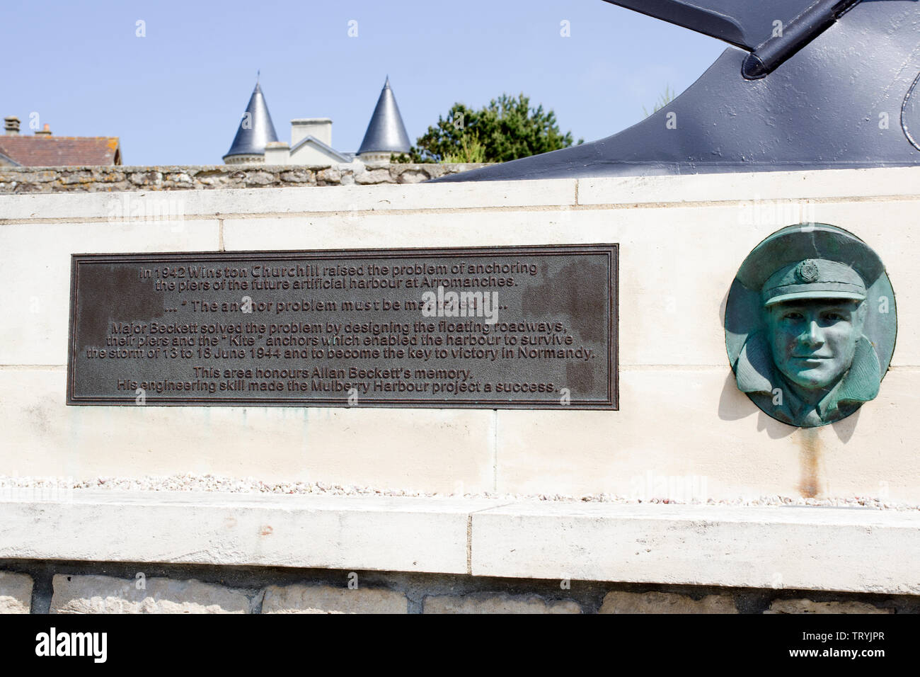 Monumento al grande Allan Beckett progettista della strada flopating modi per i porti di gelso. Foto Stock