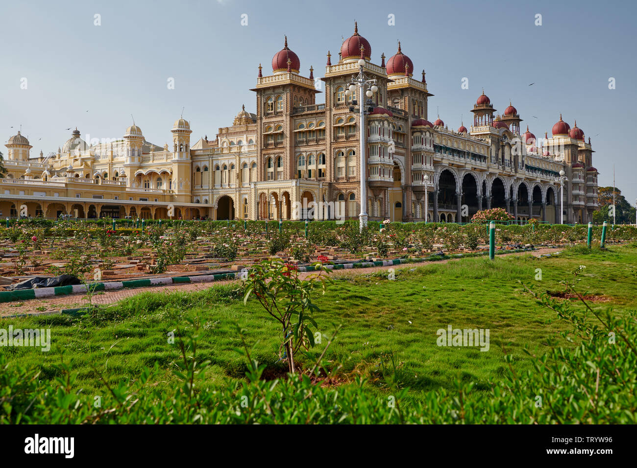 Vista esterna di Mysore Palace o palazzo ambavilas, Mysore Hassan, Karnataka, India Foto Stock