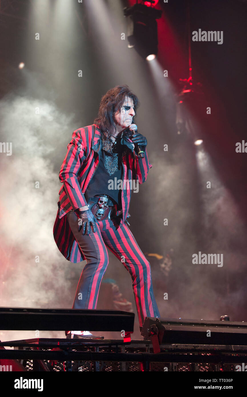 Alice Cooper effettuando in corrispondenza di Fairport Cropredy della convenzione, Cropredy Oxfordshire, Regno Unito. Agosto 8, 2013 Foto Stock