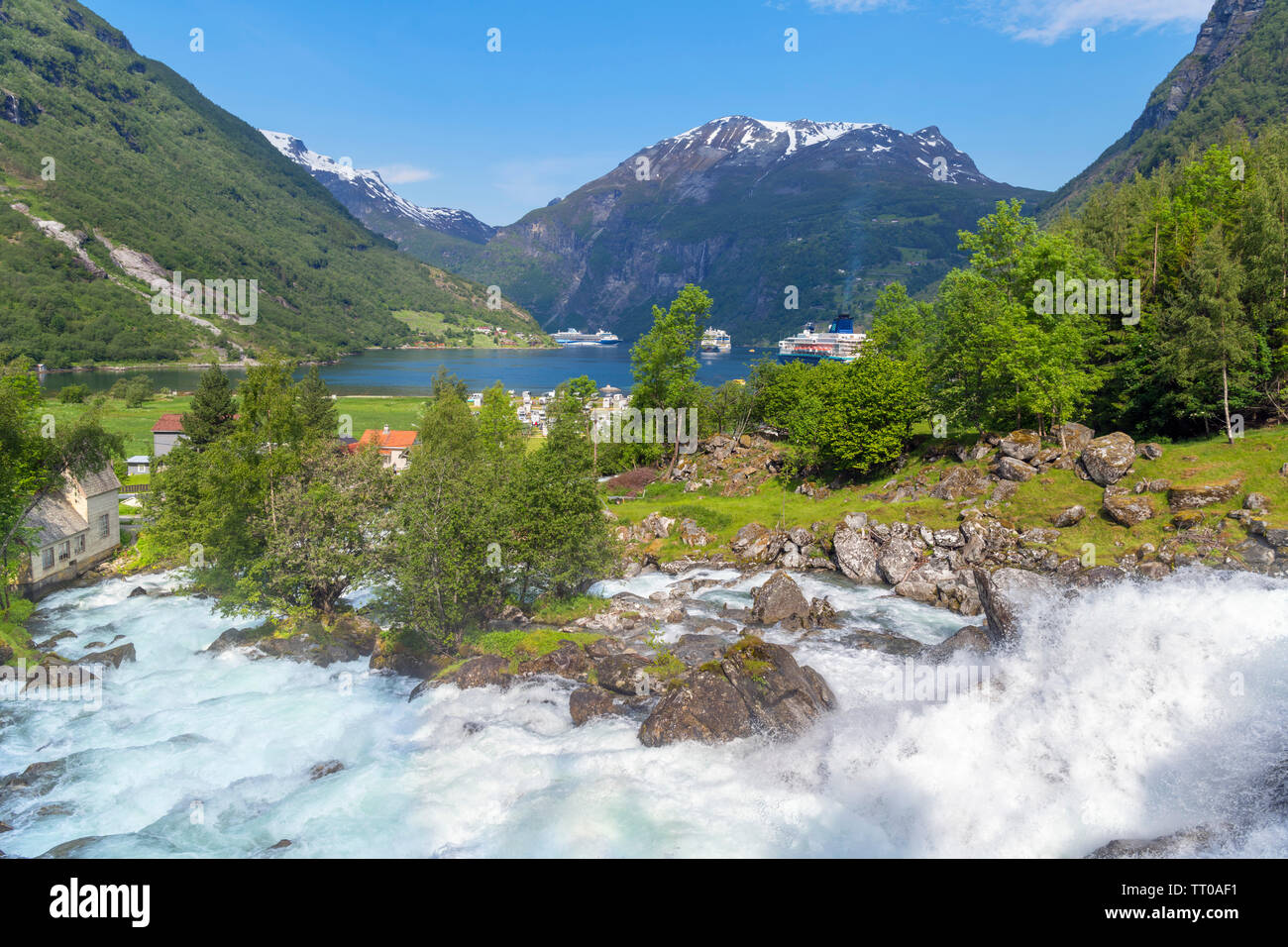 La Cascata Storfossen affacciato sul porto di Geiranger, Møre og Romsdal, Sunnmøre, Norvegia Foto Stock