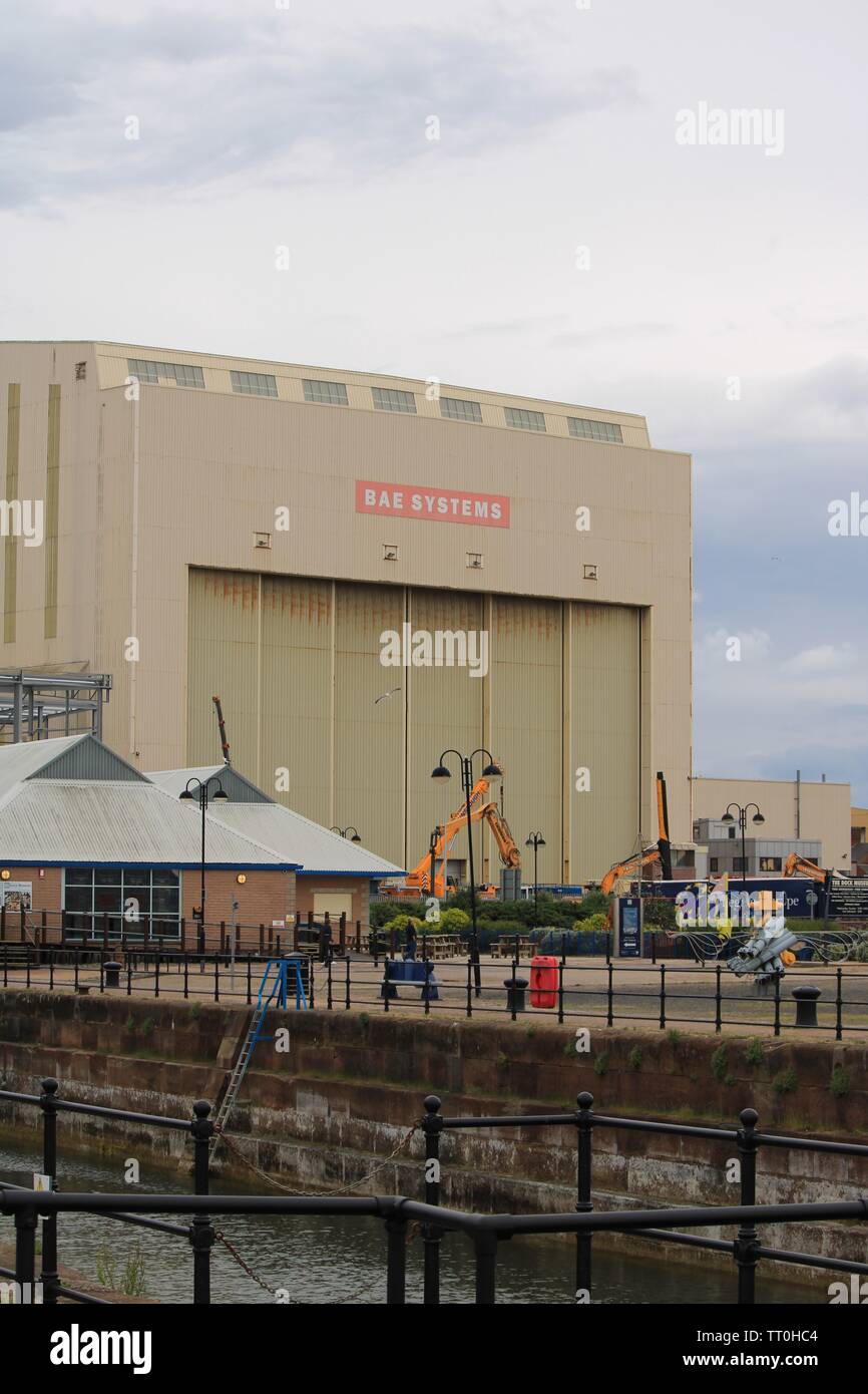 Barrow In Furness, Cumbria, Regno Unito. BAE Systems, Sottomarino costruttori. Il DDH, Devonshire Dock Hall domina lo skyline di Barrow. Foto Stock