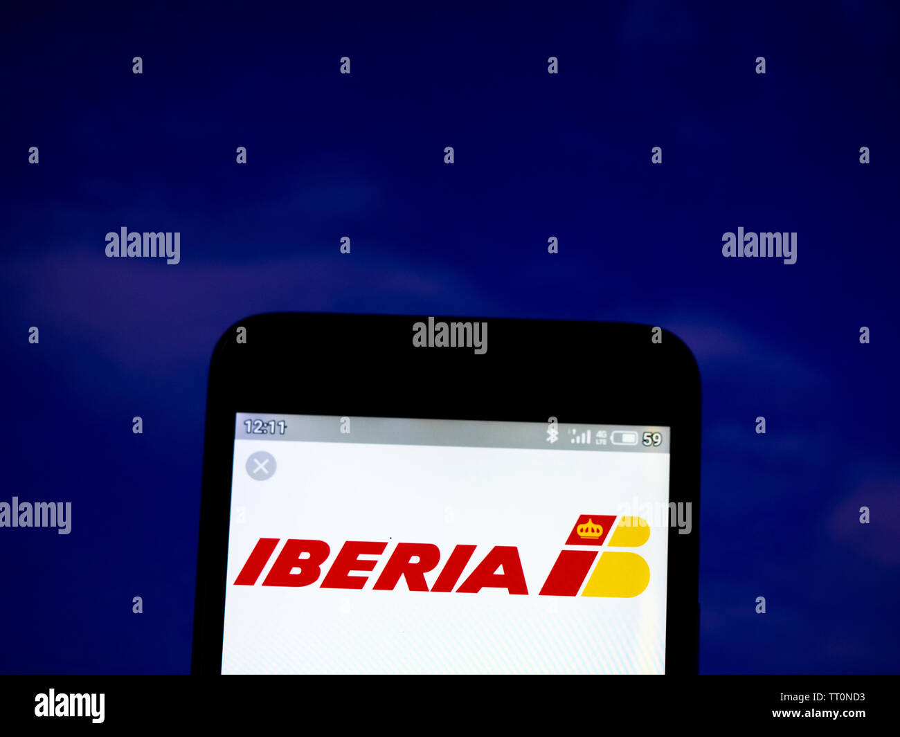 In questa foto illustrazione l'Iberia Airlines logo è visto visualizzata su uno smartphone Foto Stock