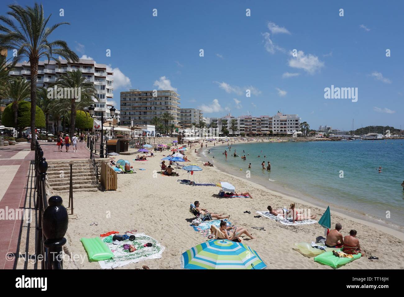 Ibiza Santa Eularia spiaggia di fronte costa del sol. Foto Stock