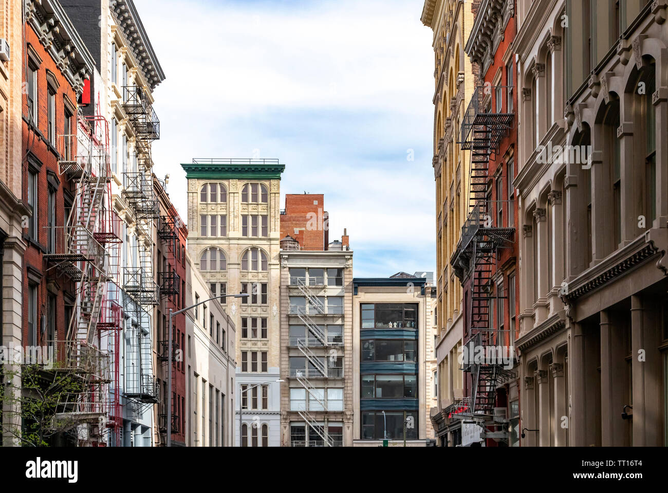 Street View di edifici storici su Broadway nel quartiere Tribeca di Manhattan a New York City NYC Foto Stock