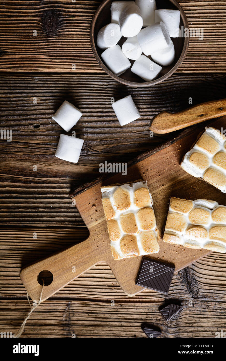 In casa s'more bar con marshmallows e cioccolato Foto Stock