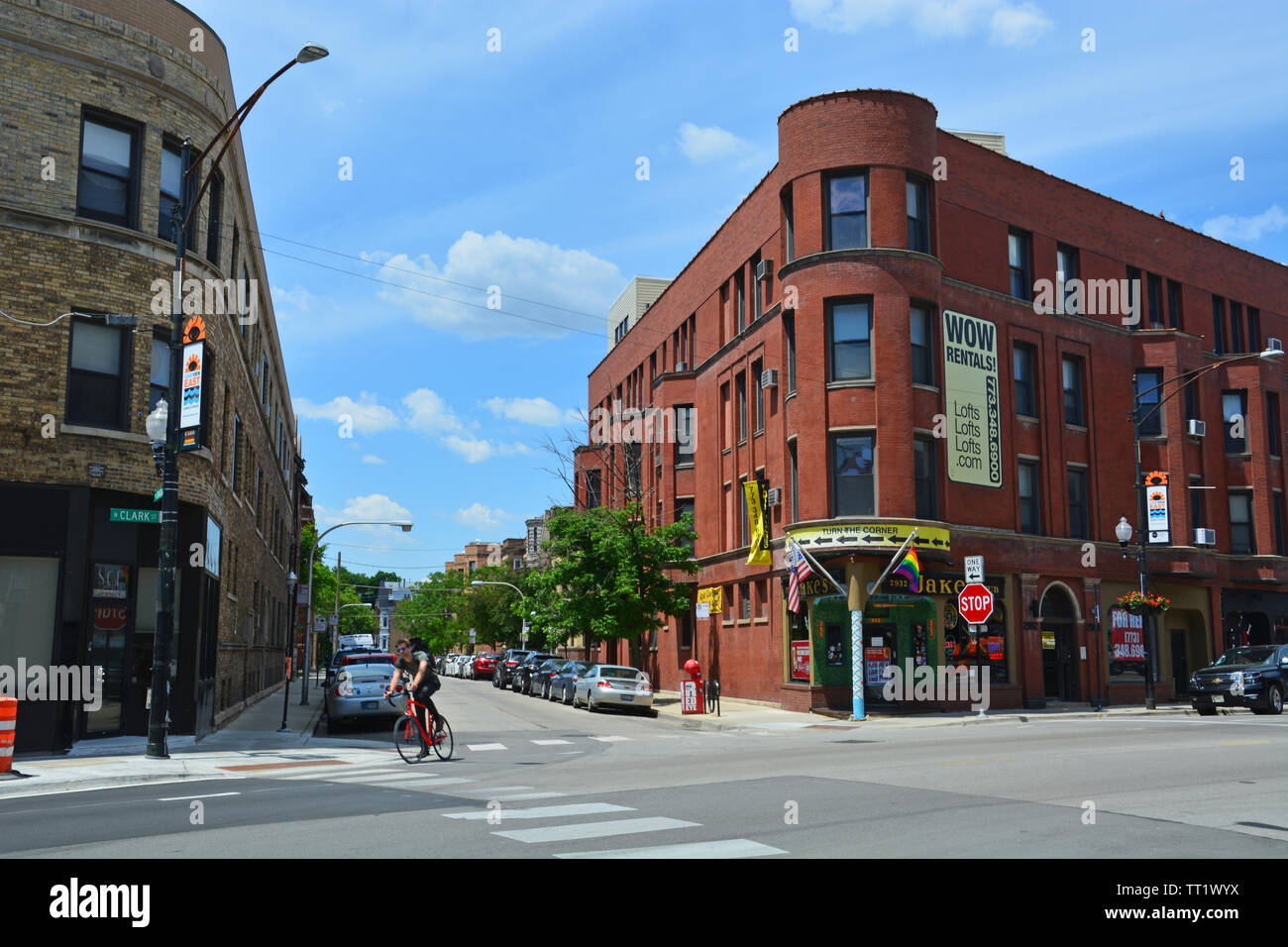 L'intersezione di Clark Street e Oakdale Avenue in Chicago's Lakeview Neighborhood. Foto Stock