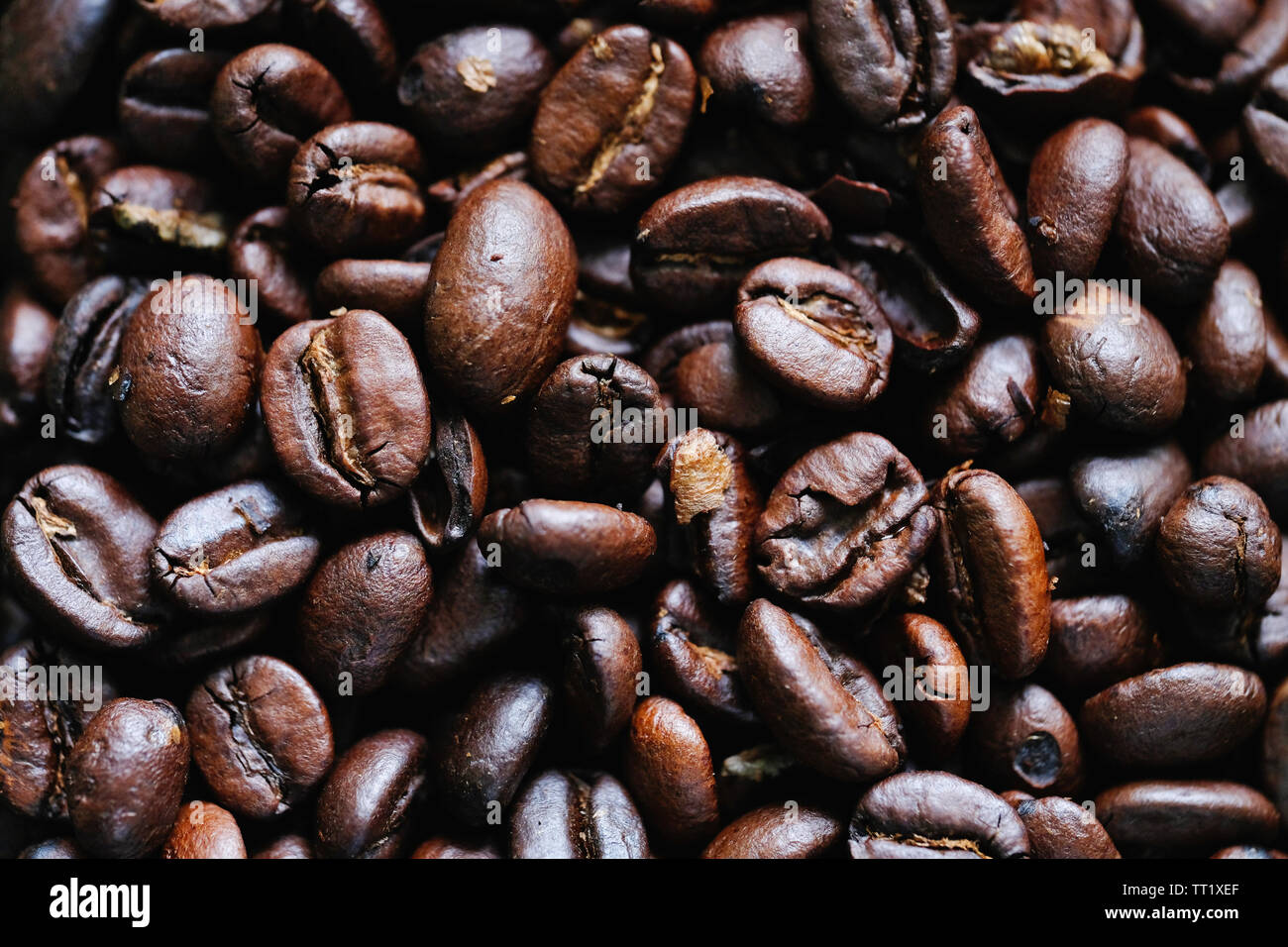 Chicchi di caffè tostati close up foto macro, i chicchi di caffè sfondo Foto Stock