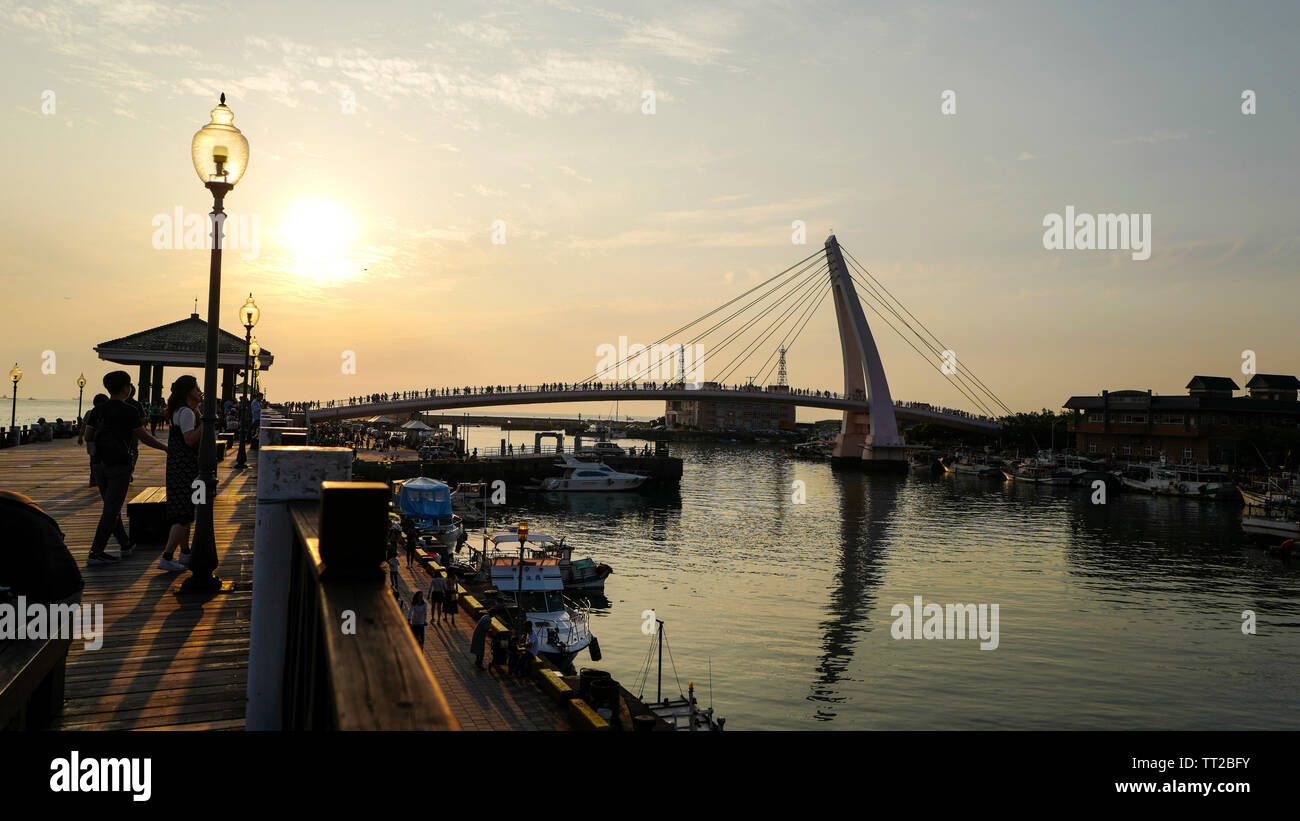 Taipei, Taiwan, 30th, aprile 2017. La vista al tramonto del Tamsui Fisherman Wharf. Foto Stock