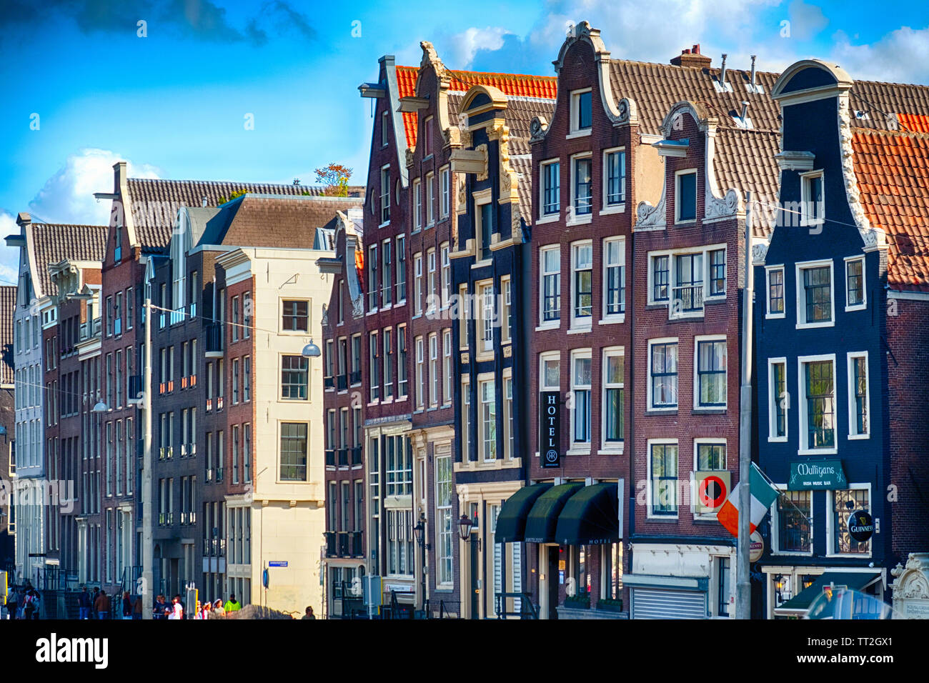 Fila Facciate di case nel centro di Amsterdam, Paesi Bassi Foto Stock