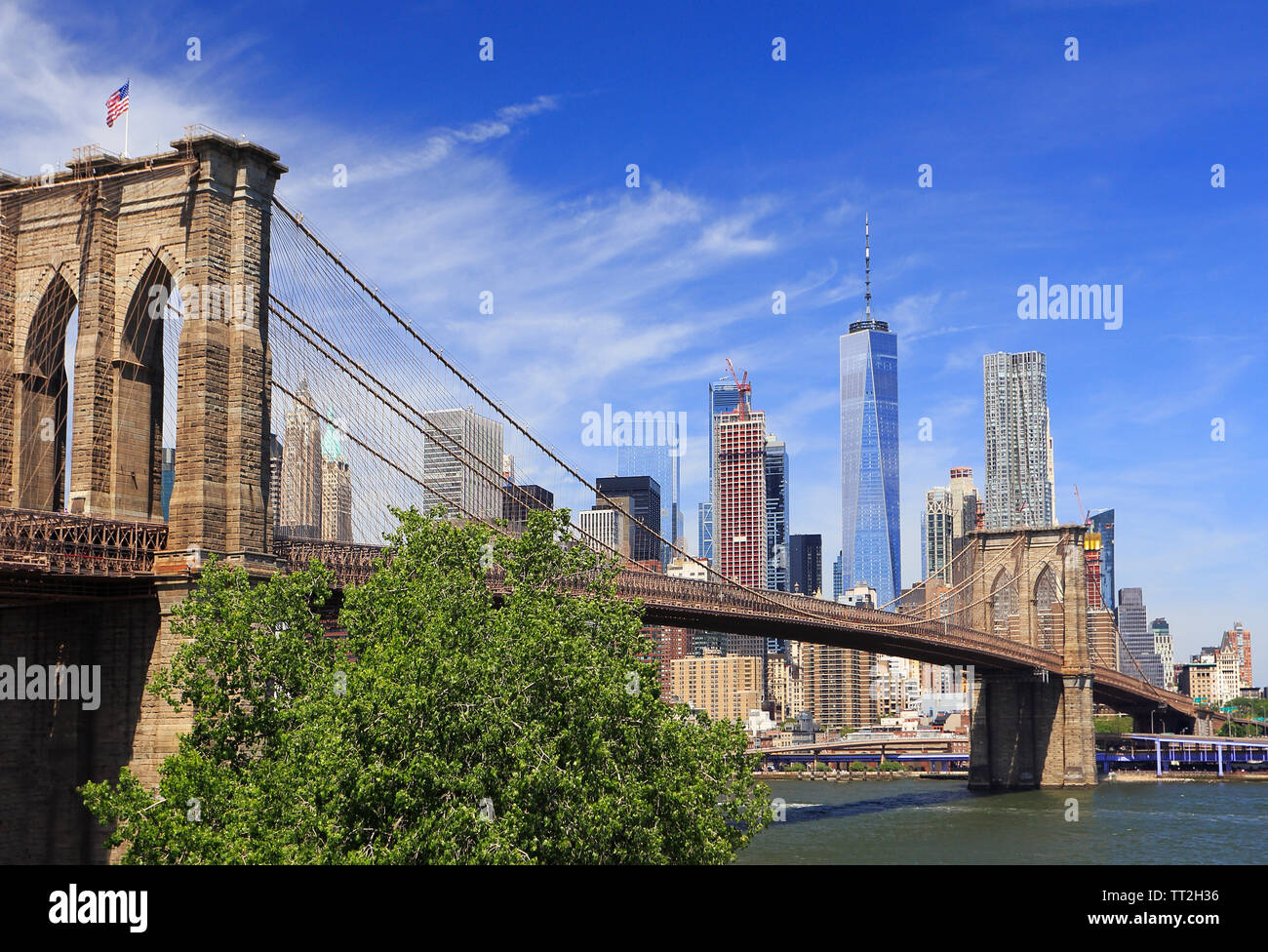 Il Ponte di Brooklyn a New York skyline della città sullo sfondo, STATI UNITI D'AMERICA Foto Stock