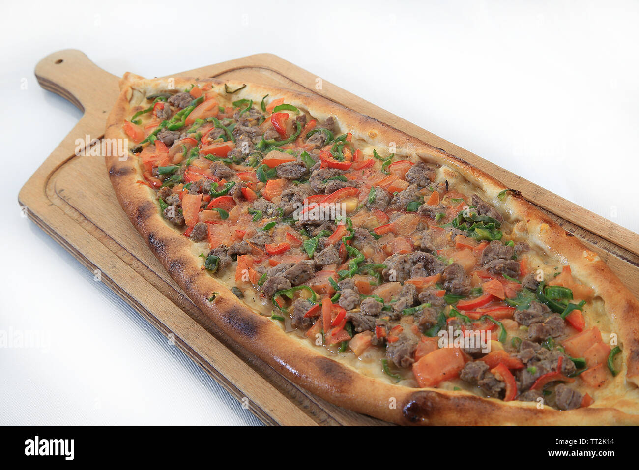 Stile turco pide denominato tradizionale pizza cotta al forno Foto Stock