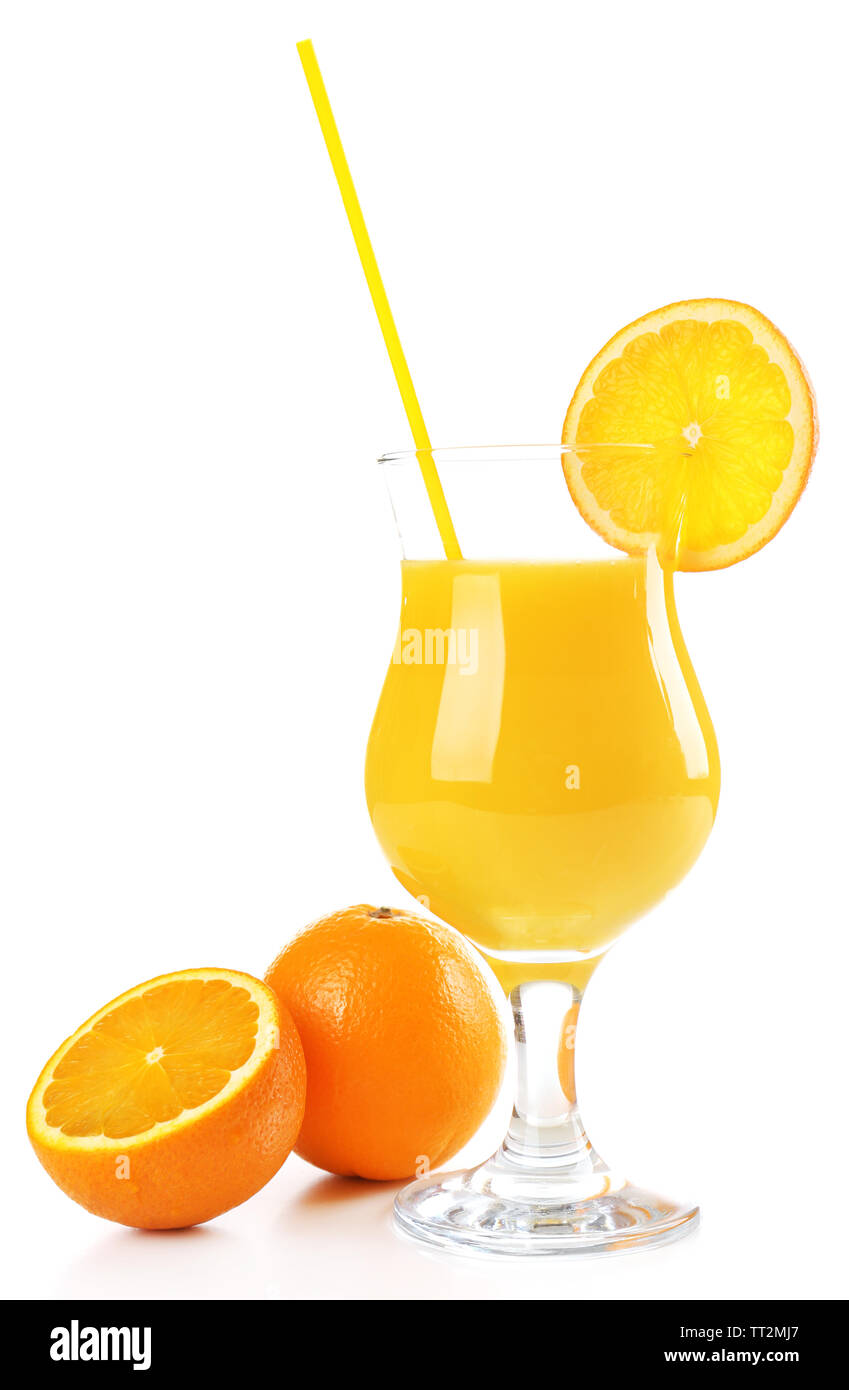 Rinfrescanti cocktail arancione isolato su bianco Foto Stock