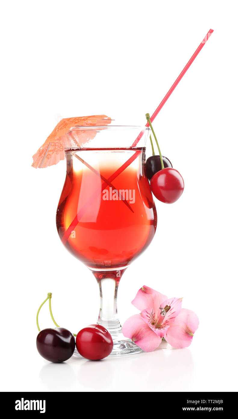 Rinfrescanti cocktail di ciliegia isolato su bianco Foto Stock